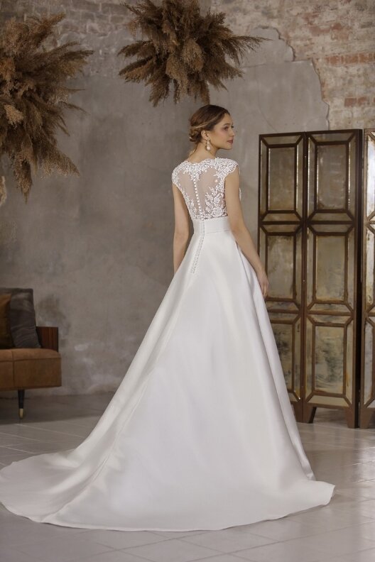 Jarice Kokuna. Bruidsboutique La Romance heeft weer een prachtige nieuwe collectie trouwjurken ingekocht. Ben je benieuwd naar onze nieuwe collectie bruidsjurken? Maak vrijblijvend een pasafspraak in onze bruidswinkel. Je bent van harte welkom bij Bruidsboutique La Romance Kerkstraat 29 2971 AK in Bleskensgraaf (Zuid-Holland).
