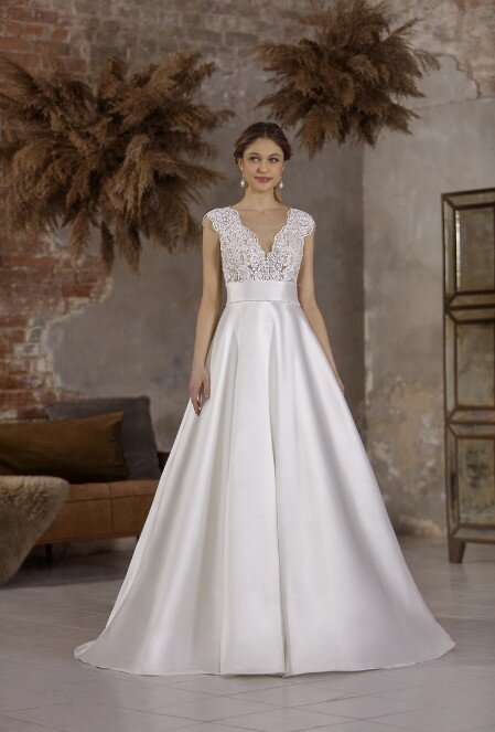 Bruidsmode Nieuwerkerk aan den Ijssel. Bruidsboutique La Romance is de bruidswinkel in de provincie Zuid-Holland. La Romance is gelegen in het landelijke Bleskensgraaf. Wij verkopen verschillende soorten trouwjurken en alle bijbehorende bruidsaccessoires. Bruidsschoenen, bruidslingerie, bruidssieraden, bruidssluiers en nog veel meer. Onze nieuwe collectie bruidsjurken is weer prachtig!
