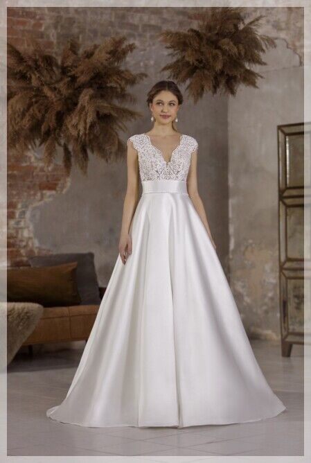 Romantische trouwjurken. Bruidsboutique La Romance heeft weer een prachtige nieuwe collectie trouwjurken ingekocht. Ben je benieuwd naar onze nieuwe collectie bruidsjurken en bruidsaccessoires? Wij verkopen verschillende soorten trouwjurken en alle bijbehorende bruidsaccessoires. Bruidsschoenen, bruidslingerie, bruidssieraden, bruidssluiers en nog veel meer. Maak vrijblijvend een pasafspraak in onze bruidswinkel. Je bent van harte welkom bij Bruidsboutique La Romance Kerkstraat 29 2971 AK in Bleskensgraaf (Zuid-Holland).