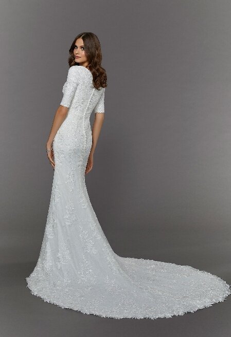 Morilee bruidsjurk Edith. Bruidsboutique La Romance heeft weer een prachtige nieuwe collectie trouwjurken ingekocht. Ben je benieuwd naar onze nieuwe collectie bruidsjurken? Maak vrijblijvend een pasafspraak in onze bruidswinkel. Je bent van harte welkom bij Bruidsboutique La Romance Kerkstraat 29 2971 AK in Bleskensgraaf (Zuid-Holland).