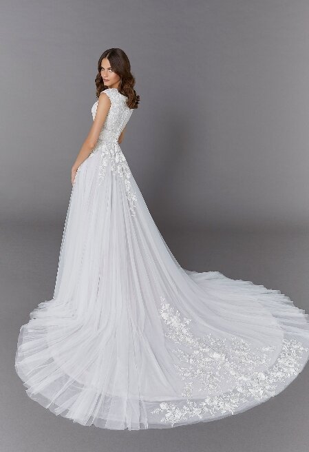Morilee trouwjurken. Bruidsboutique La Romance heeft weer een prachtige nieuwe collectie trouwjurken ingekocht. Ben je benieuwd naar onze nieuwe collectie bruidsjurken? Maak vrijblijvend een pasafspraak in onze bruidswinkel. Je bent van harte welkom bij Bruidsboutique La Romance Kerkstraat 29 2971 AK in Bleskensgraaf (Zuid-Holland).