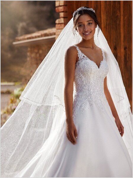Pronovias Al = ai Pronovias Al = ai