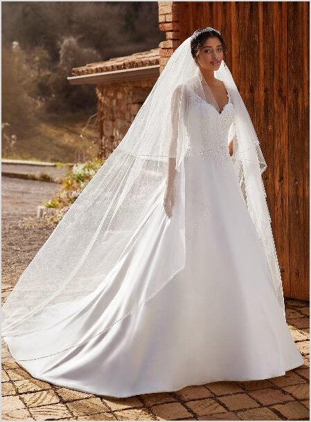 Pronovias Al = ai Pronovias Al = ai