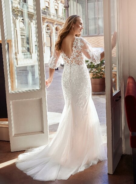 Pronovias Stargaze. Bruidsboutique La Romance heeft weer een prachtige nieuwe collectie trouwjurken ingekocht. Ben je benieuwd naar onze nieuwe collectie bruidsjurken? Maak vrijblijvend een pasafspraak in onze bruidswinkel. Je bent van harte welkom bij Bruidsboutique La Romance Kerkstraat 29 2971 AK in Bleskensgraaf (Zuid-Holland).