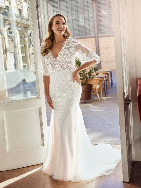 Pronovias Stargaze. Bruidsboutique La Romance heeft weer een prachtige nieuwe collectie trouwjurken ingekocht. Ben je benieuwd naar onze nieuwe collectie bruidsjurken? Maak vrijblijvend een pasafspraak in onze bruidswinkel. Je bent van harte welkom bij Bruidsboutique La Romance Kerkstraat 29 2971 AK in Bleskensgraaf (Zuid-Holland).