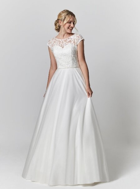 Bruidsjurk Romantica - PB0013. Kom jij deze bruidsjurk passen in onze bruidswinkel? Bruidsboutique La Romance voor de moderne, klassieke en romantische bruid.