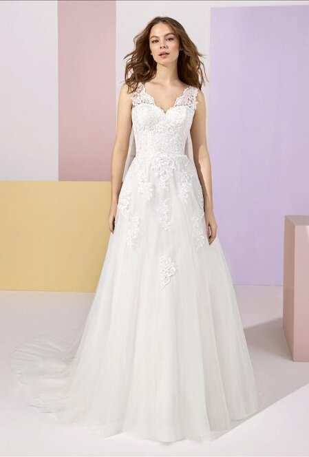 Bruidsjurk Pronovias. - Stephanie. Kom jij deze bruidsjurk passen in onze bruidswinkel? Bruidsboutique La Romance voor de moderne, klassieke en romantische bruid.