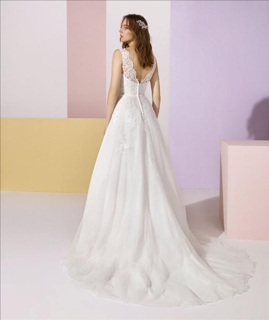 Bruidsjurk Pronovias. - Stephanie Bruidsjurk Pronovias. - Stephanie. Kom jij deze bruidsjurk passen in onze bruidswinkel? Bruidsboutique La Romance voor de moderne, klassieke en romantische bruid.