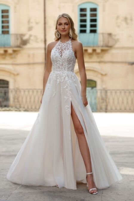 Unieke trouwjurken. Ben je benieuwd naar onze mooie unieke bruidsjaponnen? Bruidsboutique La Romance heeft weer een prachtige nieuwe collectie unieke jurken ingekocht. Ben je benieuwd naar onze nieuwe collectie unieke bruidsjurken? Maak vrijblijvend een pasafspraak in onze bruidswinkel. Je bent van harte welkom bij Bruidsboutique La Romance Kerkstraat 29 2971 AK in Bleskensgraaf (Zuid-Holland).