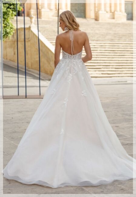 Bruidsmode. Wij verkopen de allermooiste trouwjurken. Bruidsboutique La Romance is de bruidswinkel in de provincie Zuid-Holland. La Romance is gelegen in het landelijke Bleskensgraaf. Wij verkopen verschillende soorten trouwjurken en alle bijbehorende bruidsaccessoires. Bruidsschoenen, bruidslingerie, bruidssieraden, bruidssluiers en nog veel meer. Onze nieuwe collectie bruidsjurken is weer prachtig!