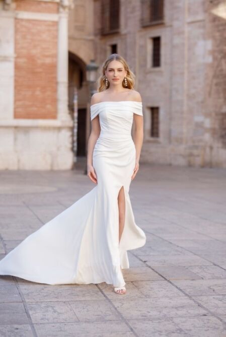 Unieke trouwjurken. Ben je benieuwd naar onze mooie unieke bruidsjaponnen? Bruidsboutique La Romance heeft weer een prachtige nieuwe collectie unieke jurken ingekocht. Ben je benieuwd naar onze nieuwe collectie unieke bruidsjurken? Maak vrijblijvend een pasafspraak in onze bruidswinkel. Je bent van harte welkom bij Bruidsboutique La Romance Kerkstraat 29 2971 AK in Bleskensgraaf (Zuid-Holland).