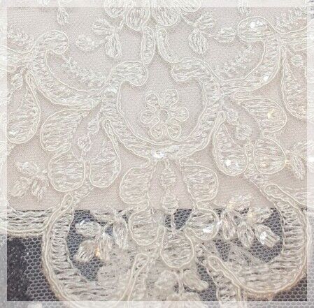 Gekleurde trouwjurken - Luxe bruidsstoffen. Ben je op zoek naar de allermooiste gekleurde trouwjurken? Met de gevarieerde collectie gekleurde bruidsjurken in het assortiment behoort Bruidsboutique La Romance tot de meest exclusieve bruidswinkels in de provincie Zuid-Holland. Als u op zoek bent naar een bruidswinkel om u ideale gekleurde trouwjurk te vinden, dan mag La Romance zeker niet op uw lijstje ontbreken. Luxe bruidsstoffen. Stof voor een bruidsjurk nodig? Wij hebben verschillende kleuren bruidsstoffen. Kom langs en vraag naar de mogelijkheden.