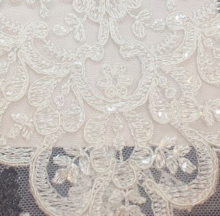 Gekleurde trouwjurken - Luxe bruidsstoffen. Ben je op zoek naar de allermooiste gekleurde trouwjurken? Met de gevarieerde collectie gekleurde bruidsjurken in het assortiment behoort Bruidsboutique La Romance tot de meest exclusieve bruidswinkels in de provincie Zuid-Holland. Als u op zoek bent naar een bruidswinkel om u ideale gekleurde trouwjurk te vinden, dan mag La Romance zeker niet op uw lijstje ontbreken. Luxe bruidsstoffen. Stof voor een bruidsjurk nodig? Wij hebben verschillende kleuren bruidsstoffen. Kom langs en vraag naar de mogelijkheden.