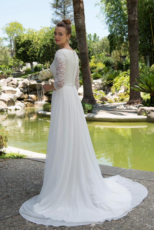 Bruidsjurk Venus Bridal. - TB7715 Bruidsjurk Venus Bridal. - TB7715. Kom jij deze bruidsjurk passen in onze bruidswinkel? Bruidsboutique La Romance voor de moderne, klassieke en romantische bruid.