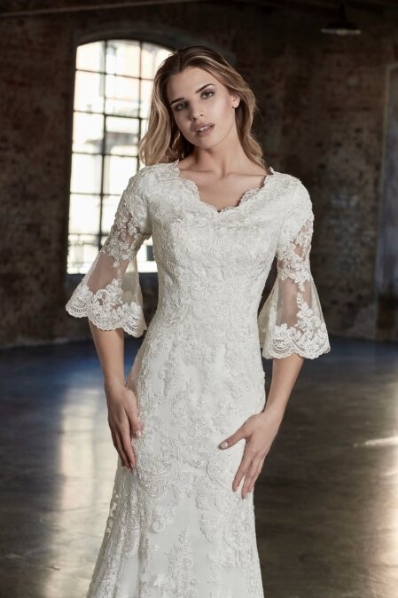 Bruidsjurk Venus Bridal. - TB7779 Bruidsjurk Venus Bridal. - TB7779. Kom jij deze bruidsjurk passen in onze bruidswinkel? Bruidsboutique La Romance voor de moderne, klassieke en romantische bruid.