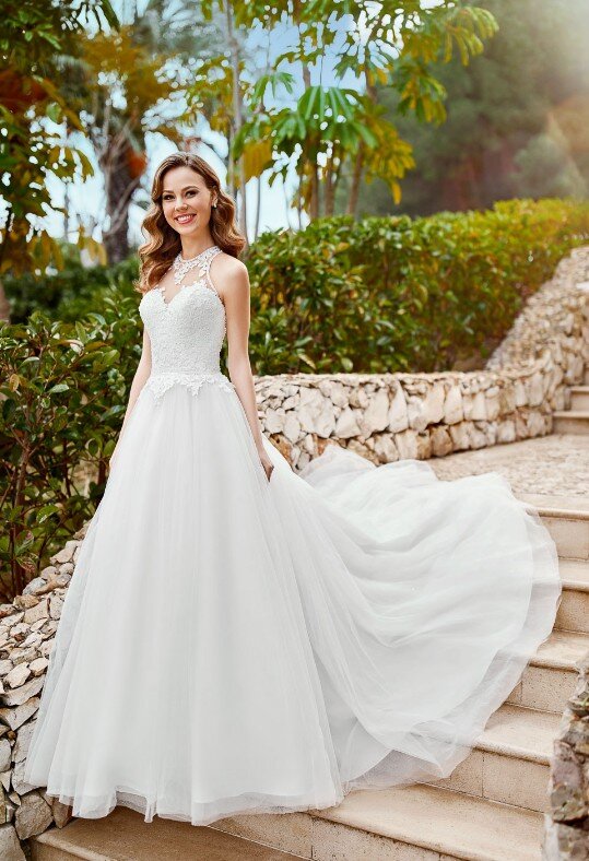 Bruidsmode Barendrecht Bruidsmode Barendrecht. Op zoek naar bruidsmode in de omgeving van Barendrecht? Bij Bruidsboutique La Romance vindt de bruid een schitterende collectie bruidsjurken. Maak vrijblijvend een afspraak in onze bruidswinkel.