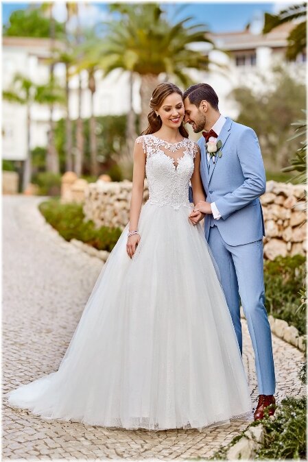 Bruidsmode Drechtsteden Bruidsmode Drechtsteden. Bruidsboutique La Romance is de bruidswinkel in de provincie Zuid-Holland. La Romance is gelegen in het landelijke Bleskensgraaf. Wij verkopen verschillende soorten trouwjurken en alle bijbehorende bruidsaccessoires. Bruidsschoenen, bruidslingerie, bruidssieraden, bruidssluiers en nog veel meer. Onze nieuwe collectie bruidsjurken is weer prachtig!