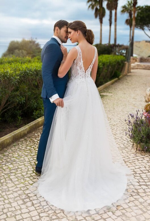 Bruidsjurk Tres Chic: 21220 Bruidsjurk Tres Chic: 21220. Bruidsboutique La Romance in de omgeving van Dordrecht heeft weer een prachtige collectie van het romantische bruidsmerk Tres Chic. Kom jij deze prachtige bruidsjapon passen in onze bruidswinkel?