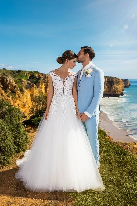 Hippe trouwjurken Hippe trouwjurken. Ben je op zoek naar een prachtige hippe trouwjurk? Kom langs bij Bruidsboutique La Romance in Bleskensgraaf (Zuid-Holland).