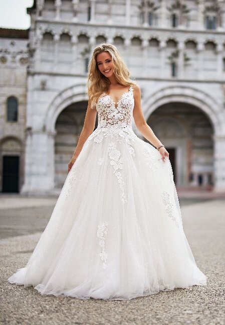 Elegante bruidsjurk Tres Chic TC25206 met verfijnde kanten details en een romantische pasvorm.