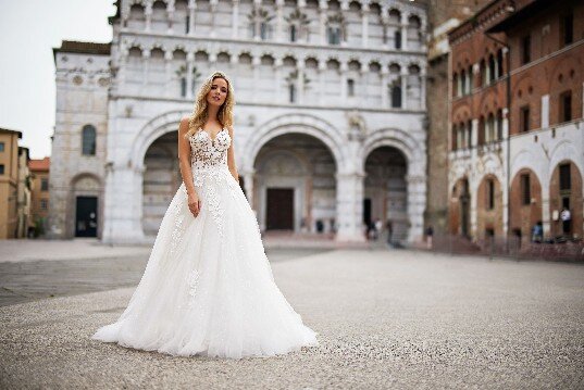 Bruidswinkel Dordrecht Bruidswinkel Dordrecht. Bruidsboutique La Romance.