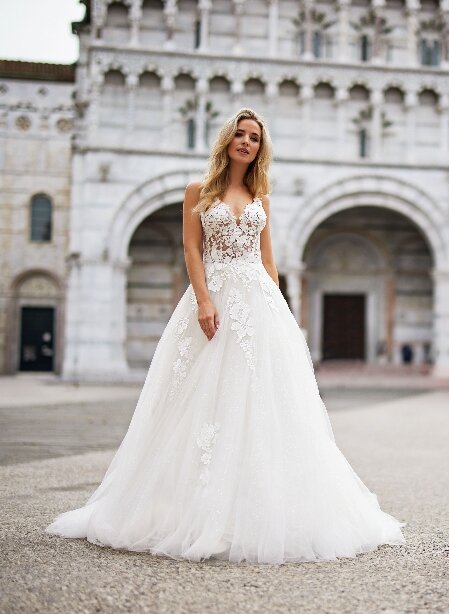 Jouw droomjurk vinden in de mooiste bruidswinkel van Zuid-Holland Elegante bruidsjurken in diverse stijlen, ontworpen om jouw perfecte look voor de grote dag te creëren. De bruidswinkel in Zuid-Holland biedt op maat gemaakte en exclusieve trouwjurken