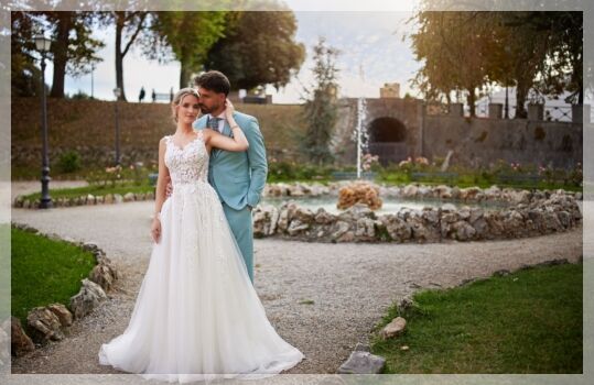 De allermooiste strand trouwjurken bij Bruidsboutique La Romance in Bleskensgraaf Zuid-Holland, Nederland.