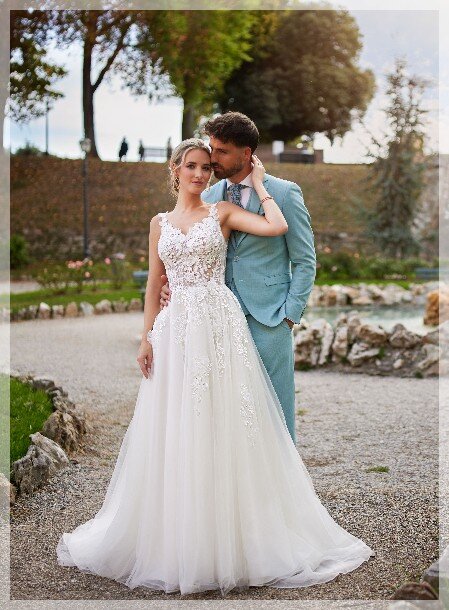 Bruidswinkel Bleskensgraaf Bruidswinkel Bleskensgraaf. Bruidsboutique La Romance is de bruidswinkel in de provincie Zuid-Holland. La Romance is gelegen in het landelijke Bleskensgraaf. Wij verkopen verschillende soorten trouwjurken en alle bijbehorende bruidsaccessoires. Bruidsschoenen, bruidslingerie, bruidssieraden, bruidssluiers en nog veel meer. Benieuwd naar onze nieuwe collectie trouwjurken? Maak vrijblijvend een pasafspraak en kom langs in onze bruidswinkel.