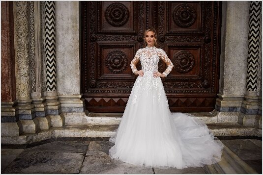 Bruidswinkel Gorinchem. Ben je op zoek naar een bruidswinkel in de omgeving van Gorinchem? Bruidsboutique La Romance is de bruidswinkel in de provincie Zuid-Holland. La Romance is gelegen in het landelijke Bleskensgraaf. Wij verkopen verschillende soorten bruidsjurken en alle bijbehorende bruidsaccessoires. Trouwschoenen, bruidslingerie, bruidssieraden, bruidssluiers en nog veel meer. Onze nieuwe collectie bruidsjaponnen is weer prachtig!