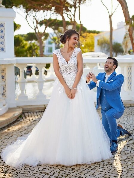 Trouwjurk prinses Trouwjurk prinses. Ben je op zoek naar een mooie prinsessen trouwjurk? Met de gevarieerde collectie prinsessen trouwjurken in het assortiment behoort Bruidsboutique La Romance tot de meest exclusieve bruidswinkels in de provincie Zuid-Holland.