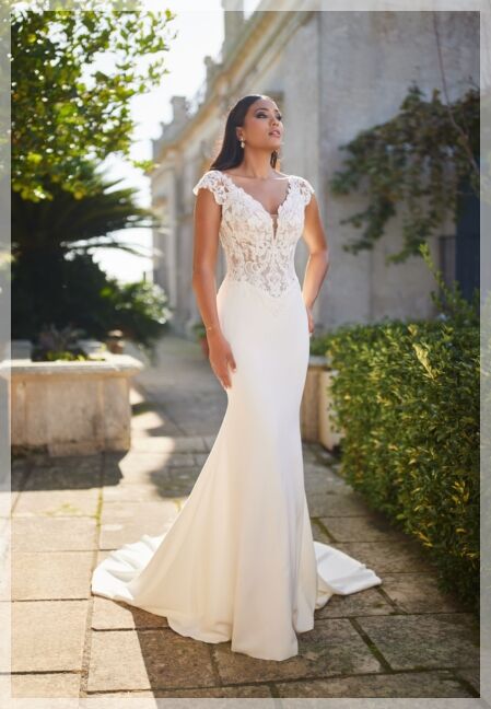 De allermooiste strakke trouwjurken bij Bruidsboutique La Romance in Bleskensgraaf Zuid-Holland, Nederland.