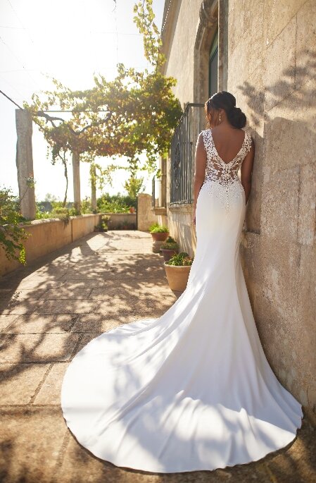 Bruidsmode. Bruidsboutique La Romance heeft weer een prachtige nieuwe bruidsmode collectie ingekocht. Ben je benieuwd naar onze nieuwe collectie bruidsjurken? Maak vrijblijvend een pasafspraak in onze bruidswinkel. Je bent van harte welkom bij Bruidsboutique La Romance Kerkstraat 29 2971 AK in Bleskensgraaf (Zuid-Holland).
