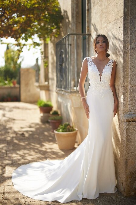 Bruidsmode. Bruidsboutique La Romance heeft weer een prachtige nieuwe bruidsmode collectie ingekocht. Ben je benieuwd naar onze nieuwe collectie bruidsjurken? Maak vrijblijvend een pasafspraak in onze bruidswinkel. Je bent van harte welkom bij Bruidsboutique La Romance Kerkstraat 29 2971 AK in Bleskensgraaf (Zuid-Holland).