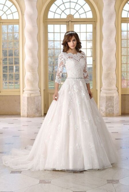 Bruidsjurk Tres Chic - SN9289 Bruidsjurk Tres Chic - SN9289. Kom jij deze bruidsjurk passen in onze bruidswinkel? Bruidsboutique La Romance voor de moderne, klassieke en romantische bruid.