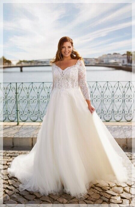 Romantische trouwjurken. Bruidsboutique La Romance heeft weer een prachtige nieuwe collectie trouwjurken ingekocht. Ben je benieuwd naar onze nieuwe collectie bruidsjurken en bruidsaccessoires? Wij verkopen verschillende soorten trouwjurken en alle bijbehorende bruidsaccessoires. Bruidsschoenen, bruidslingerie, bruidssieraden, bruidssluiers en nog veel meer. Maak vrijblijvend een pasafspraak in onze bruidswinkel. Je bent van harte welkom bij Bruidsboutique La Romance Kerkstraat 29 2971 AK in Bleskensgraaf (Zuid-Holland).