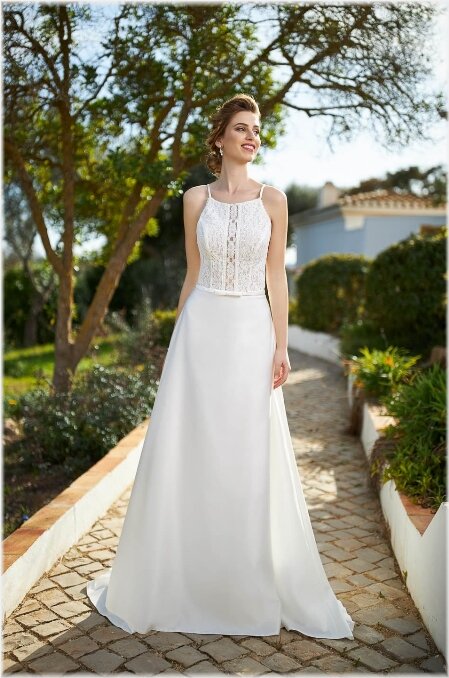 Bruidswinkel Bruidswinkel. Bruidsboutique La Romance is de bruidswinkel in de provincie Zuid-Holland. La Romance is gelegen in het landelijke Bleskensgraaf. Wij verkopen verschillende soorten trouwjurken en alle bijbehorende bruidsaccessoires. Bruidsschoenen, bruidslingerie, bruidssieraden, bruidssluiers en nog veel meer.