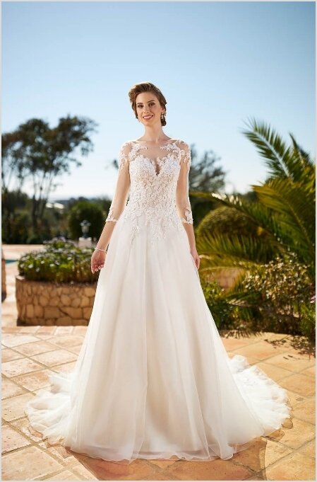 Trouwjurk met mouwen. Bruidsboutique La Romance is de bruidswinkel in de provincie Zuid-Holland. La Romance is gelegen in het landelijke Bleskensgraaf. Wij verkopen verschillende soorten trouwjurken met mouwen en alle bijbehorende bruidsaccessoires. Bruidsschoenen, bruidslingerie, bruidssieraden, bruidssluiers en nog veel meer. Onze nieuwe collectie bruidsjurken is weer prachtig!