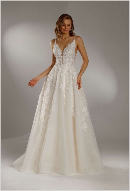 Bruidswinkel Bergen op Zoom Bruidswinkel Bergen op Zoom. Ben je op zoek naar de mooiste bruidsjurken? Bruidsboutique La Romance heeft weer een mooie nieuwe collectie ingekocht! Kom je ook onze prachtige trouwjurken passen? Maak vrijblijvend een pasafspraak. Je bent welkom bij La Romance in Bleskensgraaf (Zuid-Holland).