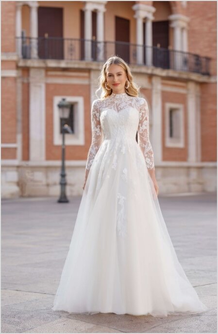 Bruidswinkel Bergen op Zoom Bruidswinkel Bergen op Zoom. Ben je op zoek naar de mooiste bruidsjurken? Bruidsboutique La Romance heeft weer een mooie nieuwe collectie ingekocht! Kom je ook onze prachtige trouwjurken passen? Maak vrijblijvend een pasafspraak. Je bent welkom bij La Romance in Bleskensgraaf (Zuid-Holland).