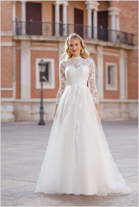 Bruidsmode Hilversum Bruidsmode Hilversum. Bruidsboutique La Romance is de bruidswinkel in de provincie Zuid-Holland. La Romance is gelegen in het landelijke Bleskensgraaf. Wij verkopen verschillende soorten trouwjurken en alle bijbehorende bruidsaccessoires. Bruidsschoenen, bruidslingerie, bruidssieraden, bruidssluiers en nog veel meer. Onze nieuwe collectie bruidsjurken is weer prachtig!