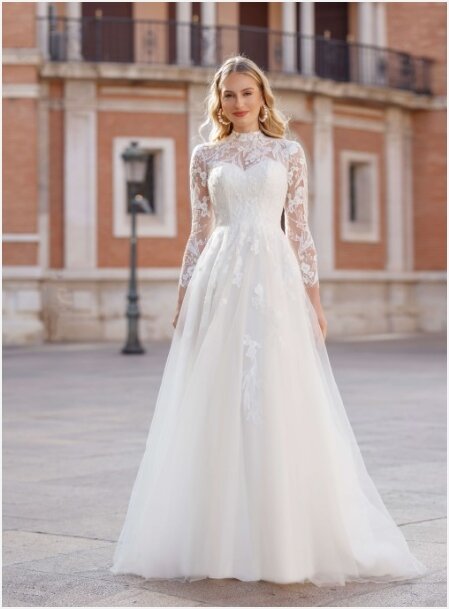Meer geklede japonnen - Jarice Serifos. Wij verkopen de allermooiste geklede japonnen. Bruidsboutique La Romance is de bruidswinkel in de provincie Zuid-Holland. La Romance is gelegen in het landelijke Bleskensgraaf. Wij verkopen verschillende soorten trouwjurken en alle bijbehorende bruidsaccessoires. Bruidsschoenen, bruidslingerie, bruidssieraden, bruidssluiers en nog veel meer. Onze nieuwe collectie bruidsjurken is weer prachtig!