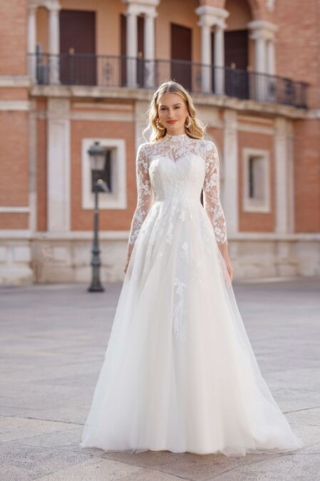 Unieke trouwjurken. Ben je benieuwd naar onze mooie unieke bruidsjaponnen? Bruidsboutique La Romance heeft weer een prachtige nieuwe collectie unieke jurken ingekocht. Ben je benieuwd naar onze nieuwe collectie unieke bruidsjurken? Maak vrijblijvend een pasafspraak in onze bruidswinkel. Je bent van harte welkom bij Bruidsboutique La Romance Kerkstraat 29 2971 AK in Bleskensgraaf (Zuid-Holland).