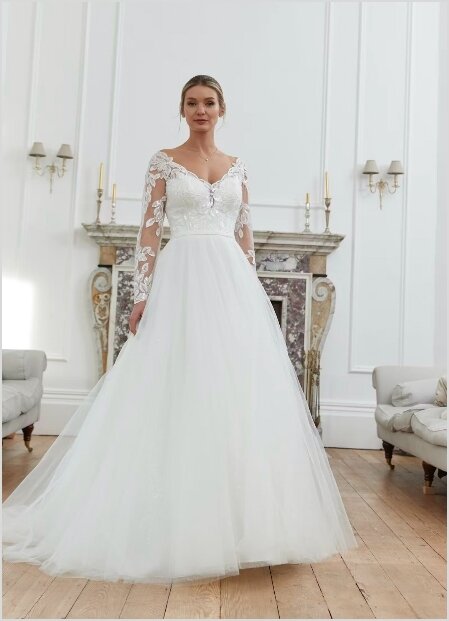Trouwjurken La Romance Trouwjurken La Romance. Bruidsboutique La Romance is de bruidswinkel in de provincie Zuid-Holland. La Romance is gelegen in het landelijke Bleskensgraaf. Wij verkopen verschillende soorten trouwjurken en alle bijbehorende bruidsaccessoires. Bruidsschoenen, bruidslingerie, bruidssieraden, bruidssluiers en nog veel meer.