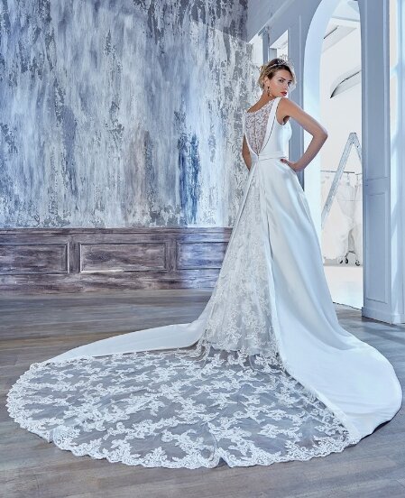 Bruidsjurk Venus Bridal VE8402 - Kom jij deze bruidsjurk passen in onze bruidswinkel? Bruidsboutique La Romance voor de moderne, klassieke en romantische bruid.