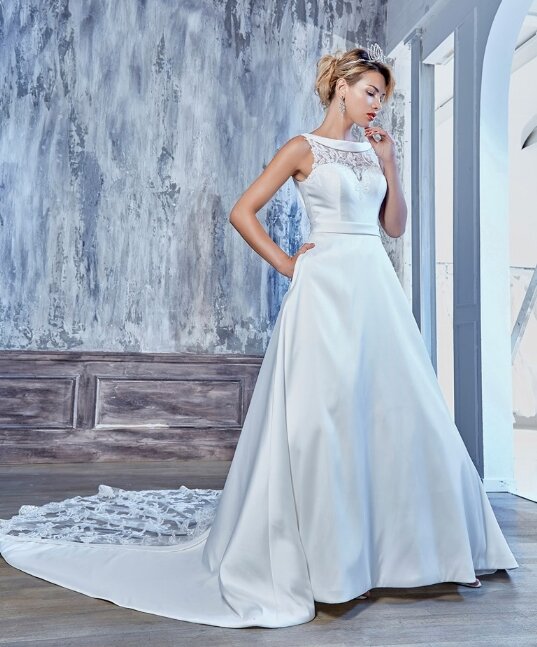 Bruidsjurk Venus Bridal. - VE8402 Bruidsjurk Venus Bridal. - VE8402. Kom jij deze bruidsjurk passen in onze bruidswinkel? Bruidsboutique La Romance voor de moderne, klassieke en romantische bruid.