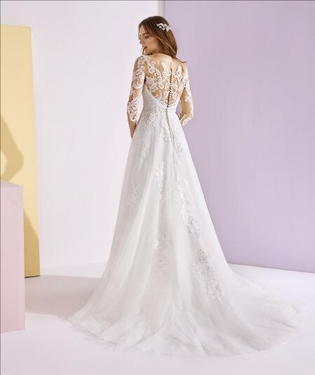 Bruidsjurk Pronovias. - Vexta Bruidsjurk Pronovias. - Vexta. Kom jij deze bruidsjurk passen in onze bruidswinkel? Bruidsboutique La Romance voor de moderne, klassieke en romantische bruid.