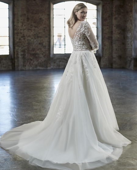 Bruidsjurk Venus Bridal. - VE8801 Bruidsjurk Venus Bridal. - VE8801. Kom jij deze bruidsjurk passen in onze bruidswinkel? Bruidsboutique La Romance voor de moderne, klassieke en romantische bruid.