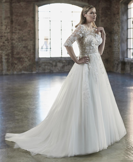 Bruidsjurk Venus Bridal. - VE8801 Bruidsjurk Venus Bridal. - VE8801. Kom jij deze bruidsjurk passen in onze bruidswinkel? Bruidsboutique La Romance voor de moderne, klassieke en romantische bruid.