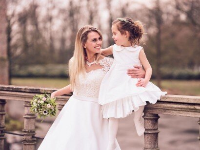 Bruidsboutique La Romance bruid met bruidsmeisje