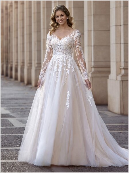Bruidswinkel Hellevoetsluis. Bruidsboutique La Romance heeft weer een prachtige nieuwe collectie trouwjurken ingekocht. Ben je benieuwd naar onze nieuwe collectie bruidsjurken en bruidsaccessoires? Wij verkopen verschillende soorten trouwjurken en alle bijbehorende bruidsaccessoires. Bruidsschoenen, bruidslingerie, bruidssieraden, bruidssluiers en nog veel meer. Maak vrijblijvend een afspraak in onze bruidswinkel. Je bent van harte welkom bij Bruidsboutique La Romance Kerkstraat 29 2971 AK in Bleskensgraaf (Zuid-Holland).